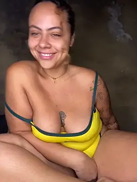 Snapshot of Chloe_Leaozinho chatting on 3, 5, 2026 Chloe Leaozinho online show from 3, 5, 2026