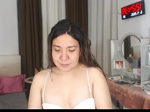 stellahugeX online show from 5, 4, 2026