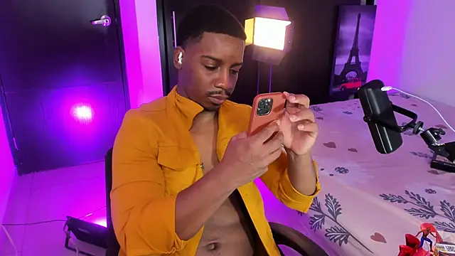 Snapshot of andyadan chatting on 4, 11, 2025 andyadan online show from 4, 11, 2025