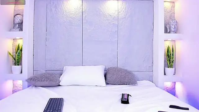 LovelyEyesx online show from 8, 4, 2026