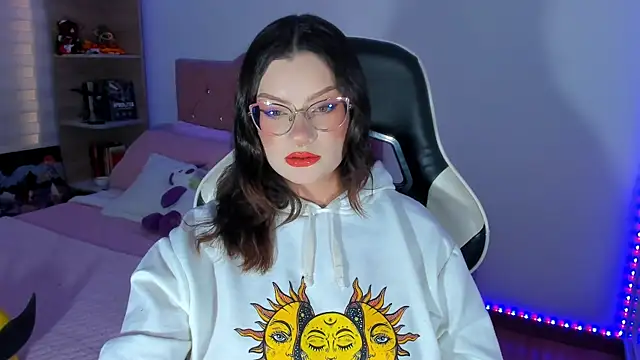 Snapshot of OphelianaRose33 chatting on 9, 6, 2026 OphelianaRose33 online show from 9, 6, 2026