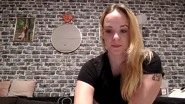 SexyMilf 37 online show from 9, 4, 2026