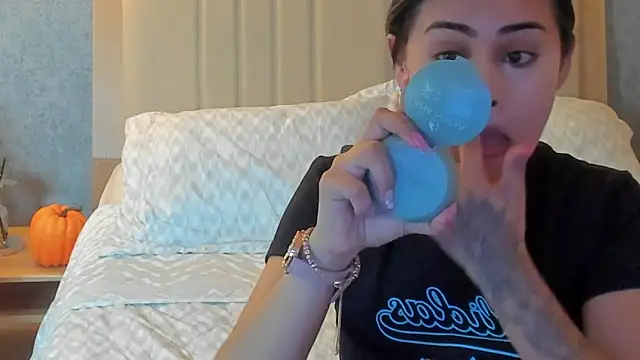 Snapshot of Emilly_Beaumont chatting on 14, 10, 2025 Emilly Beaumont online show from 14, 10, 2025