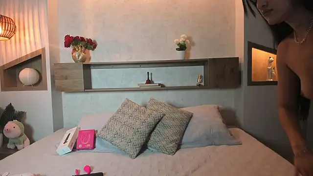 Emilly Beaumont online show from 6, 11, 2025