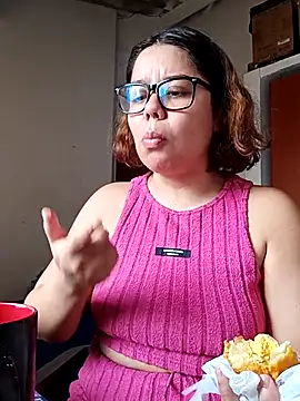 Snapshot of saenz_eymi chatting on 5, 3, 2026 saenz eymi online show from 5, 3, 2026