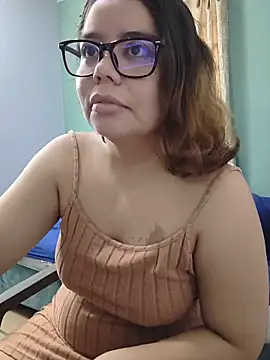 Snapshot of saenz_eymi chatting on 7, 6, 2026 saenz eymi online show from 7, 6, 2026