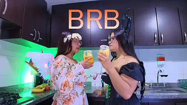 Snapshot of Lilith_and_Khloe chatting on 11, 11, 2025 Lilith and Khloe online show from 11, 11, 2025