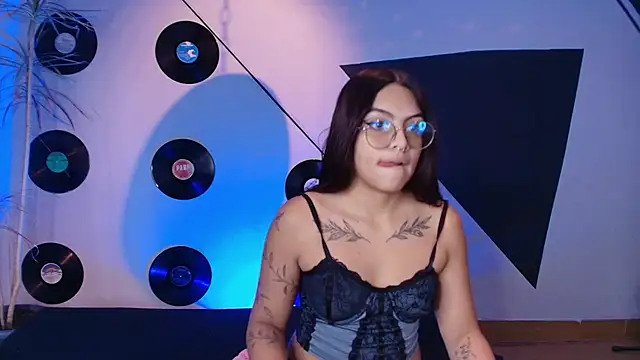 Snapshot of Lilith_and_Khloe chatting on 3, 12, 2025 Lilith and Khloe online show from 3, 12, 2025