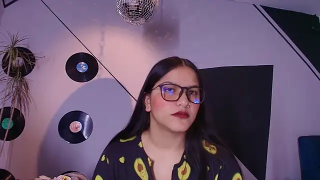 Snapshot of Lilith_and_Khloe chatting on 3, 3, 2026 Lilith and Khloe online show from 3, 3, 2026