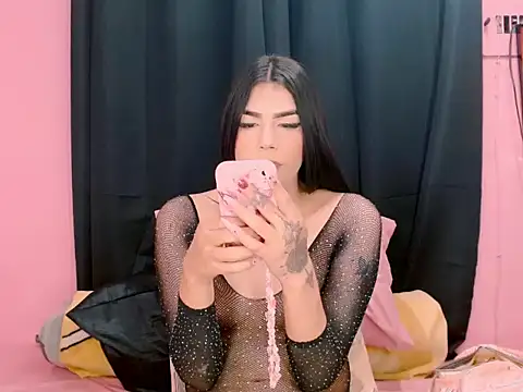 Snapshot of _crystal23_ chatting on 11, 10, 2025 crystal23 online show from 11, 10, 2025