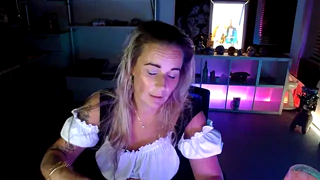 Mrs-Aurora online show from 10, 10, 2025