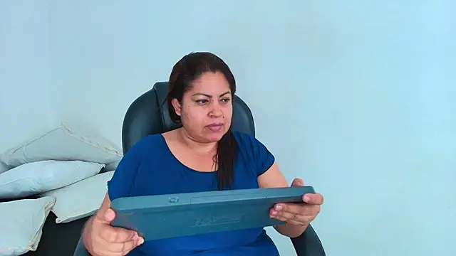Snapshot of Karla_hilton1 chatting on 2, 5, 2026 Karla hilton1 online show from 2, 5, 2026