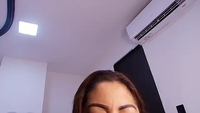 Snapshot of Karla_hilton1 chatting on 27, 5, 2026 Karla hilton1 online show from 27, 5, 2026