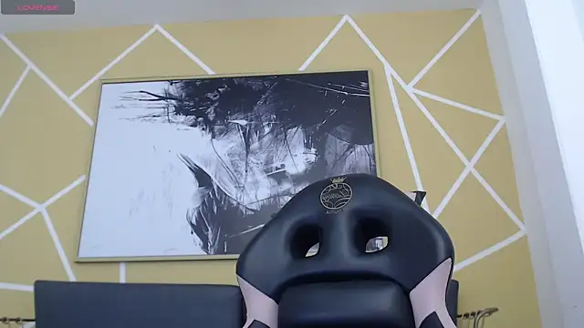 olivia russo  online show from 16, 12, 2025