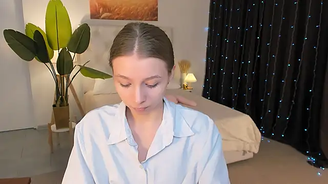 Snapshot of JulieDaniel chatting on 22, 4, 2026 JulieDaniel online show from 22, 4, 2026