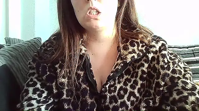 Snapshot of Curvy-BellaX chatting on 22, 10, 2025 Curvy-BellaX online show from 22, 10, 2025