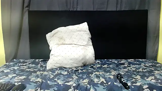 DarkBubble18 online show from 10, 10, 2025