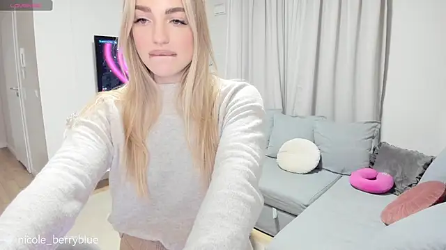 Snapshot of nicole_blueberry chatting on 19, 10, 2025 nicole blueberry online show from 19, 10, 2025