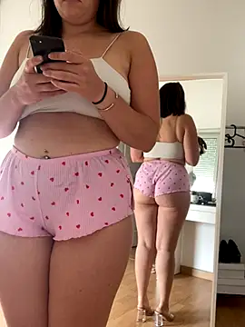 Snapshot of chloedlm5 chatting on 24, 9, 2025 chloedlm5 online show from 24, 9, 2025