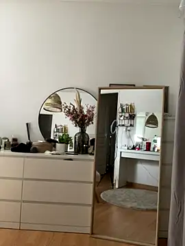 Snapshot of chloedlm5 chatting on 8, 1, 2026 chloedlm5 online show from 8, 1, 2026