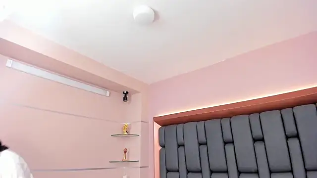 LisaMendez online show from 13, 11, 2025