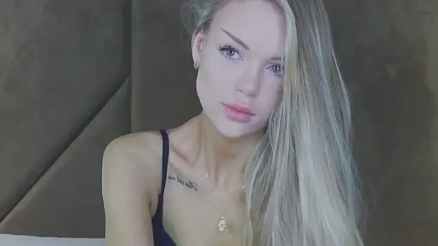 Snapshot of MarilynNova chatting on 17, 5, 2026 MarilynNova online show from 17, 5, 2026