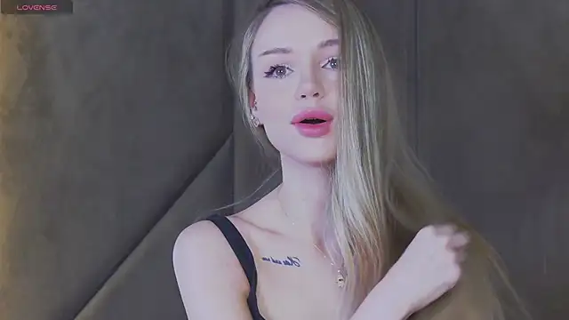 Snapshot of MarilynNova chatting on 5, 6, 2026 MarilynNova online show from 5, 6, 2026
