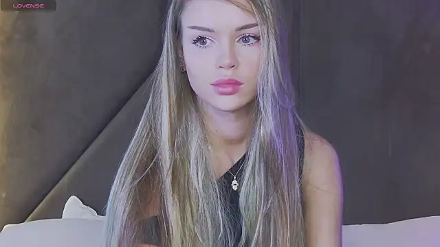 Snapshot of MarilynNova chatting on 6, 6, 2026 MarilynNova online show from 6, 6, 2026