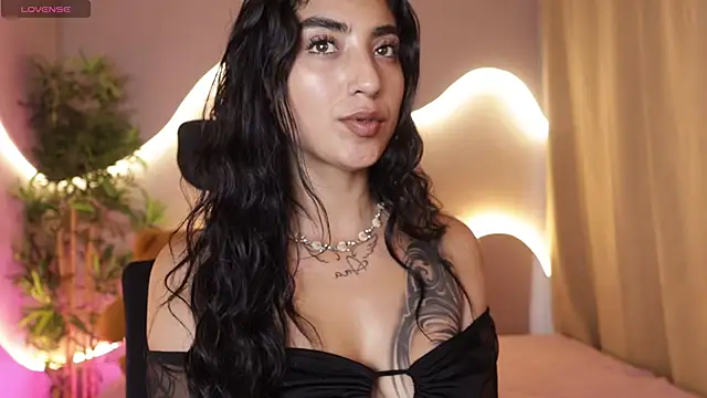 Emma and Issac online show from 4, 4, 2026