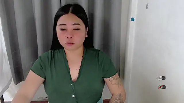 Snapshot of Yhana_Slut chatting on 18, 9, 2025 Yhana Slut online show from 18, 9, 2025