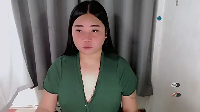Snapshot of Yhana_Slut chatting on 1, 10, 2025 Yhana Slut online show from 1, 10, 2025