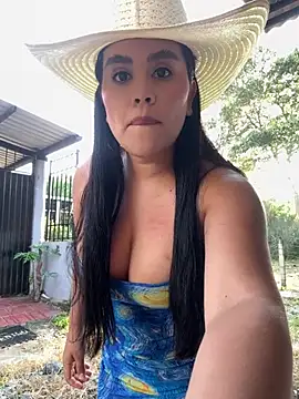 Snapshot of laure_torres chatting on 24, 6, 2026 laure torres online show from 24, 6, 2026