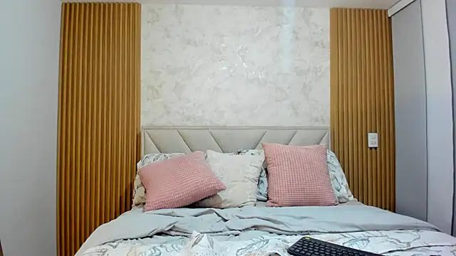 biancabigboobs22 online show from 11, 4, 2026