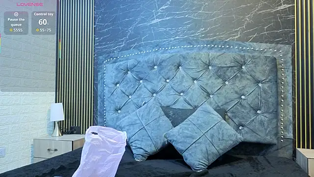 Snapshot of violett__golden chatting on 23, 9, 2025 violett  golden online show from 23, 9, 2025