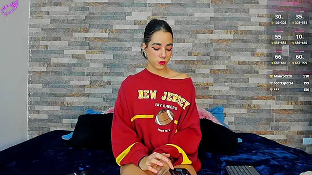 Snapshot of violett__golden chatting on 7, 10, 2025 violett  golden online show from 7, 10, 2025