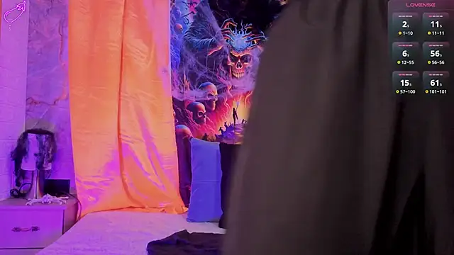 Snapshot of violett__golden chatting on 8, 10, 2025 violett  golden online show from 8, 10, 2025