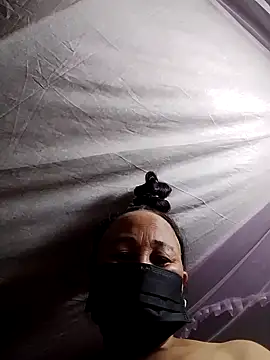 Snapshot of Mamapm20 chatting on 15, 10, 2025 Mamapm20 online show from 15, 10, 2025