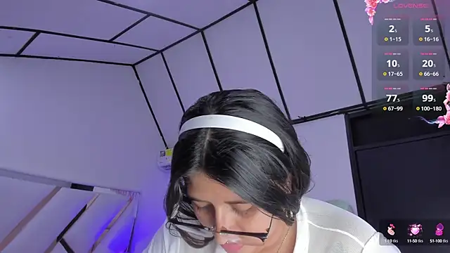 Snapshot of megann__up chatting on 9, 10, 2025 megann  up online show from 9, 10, 2025