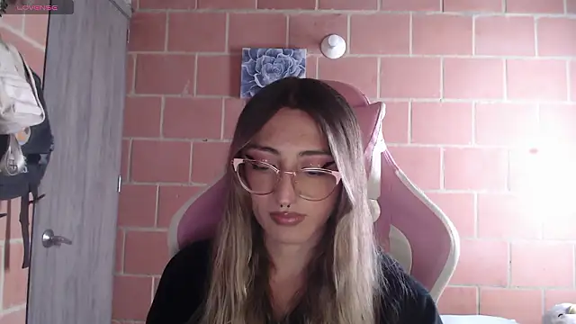 Andrea camilaaa online show from 3, 2, 2026