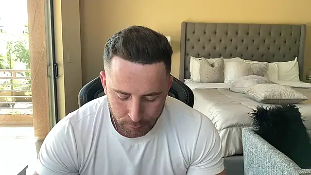 brettmycles28 online show from 26, 9, 2025