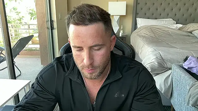 brettmycles28 online show from 26, 10, 2025