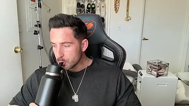 brettmycles28 online show from 11, 7, 2026