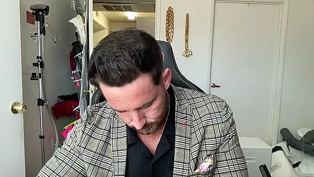 brettmycles28 online show from 23, 7, 2026