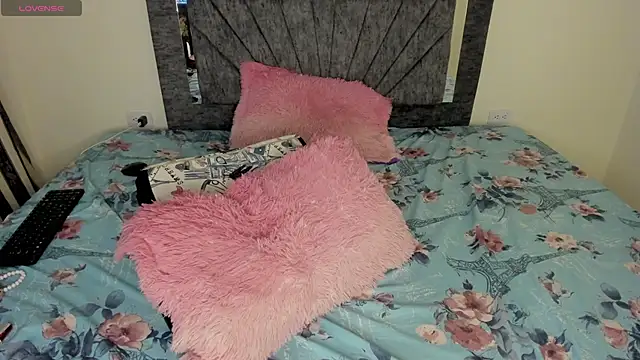 Laurasofia01 online show from 9, 4, 2026