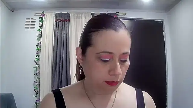 Snapshot of milagros_latina75 chatting on 9, 11, 2025 milagros latina75 online show from 9, 11, 2025