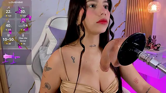 alissaowens  online show from 24, 11, 2025