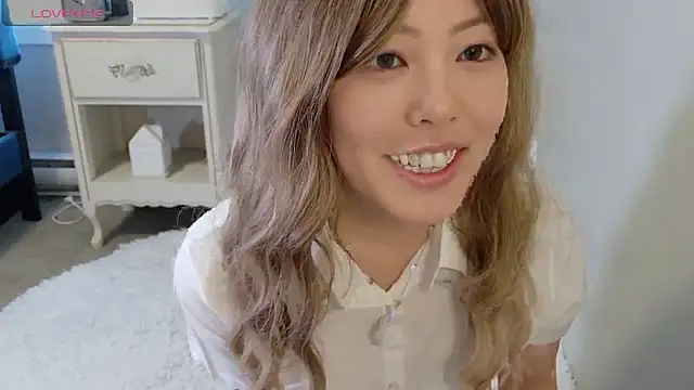 Nana with online show from 11, 3, 2026