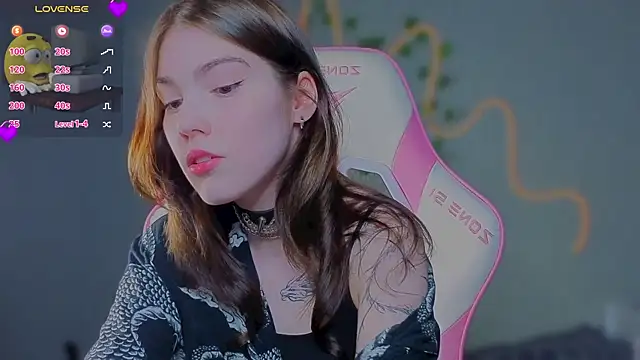 Snapshot of Sophie_SkyAngel chatting on 4, 8, 2026 Sophie SkyAngel online show from 4, 8, 2026
