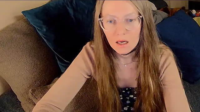 Snapshot of _Goldilocks_ chatting on 26, 10, 2025  Goldilocks  online show from 26, 10, 2025