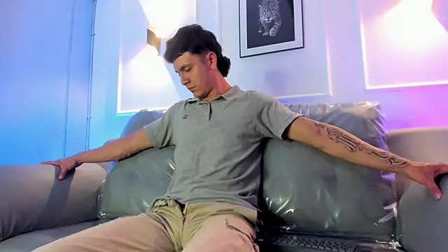 Leo santoro online show from 7, 4, 2026